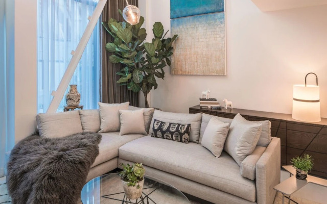 Minutes From Venice Boardwalk