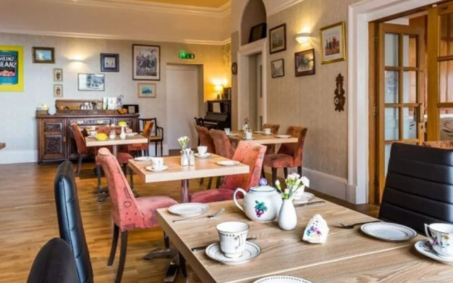 Corrie Hotel