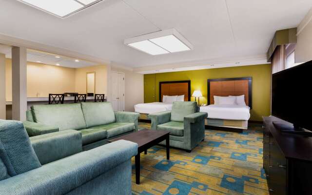 La Quinta Inn & Suites by Wyndham St. Pete-Clearwater Airpt