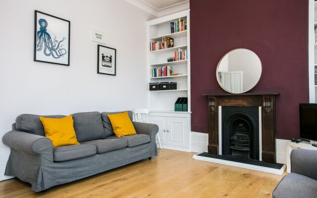 Spacious 4 Bedroom Home In Finsbury Park