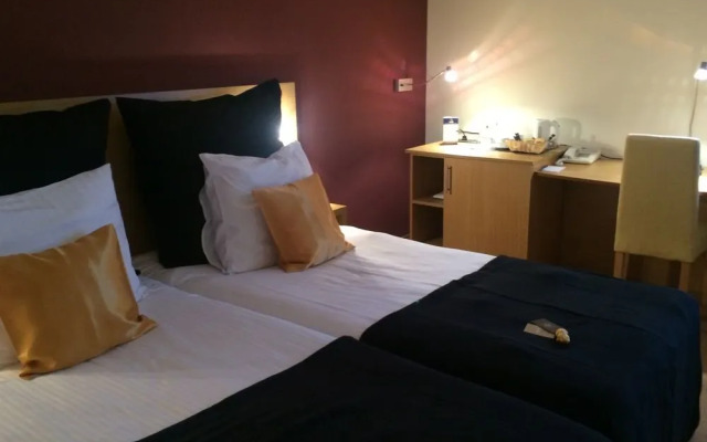 Axis Hotel 4*