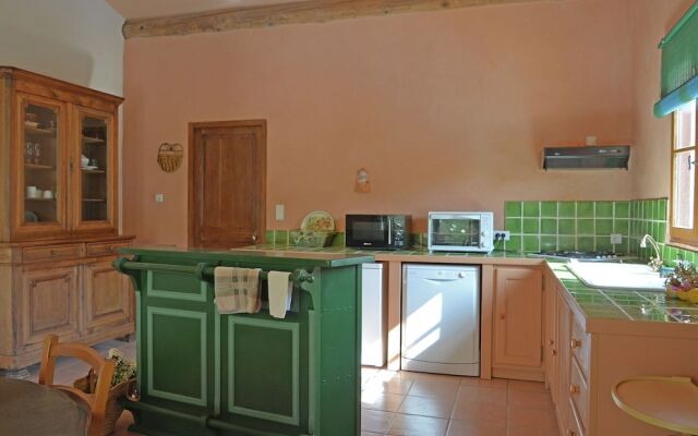 Beautiful Villa in Flaux With Swimming Pool