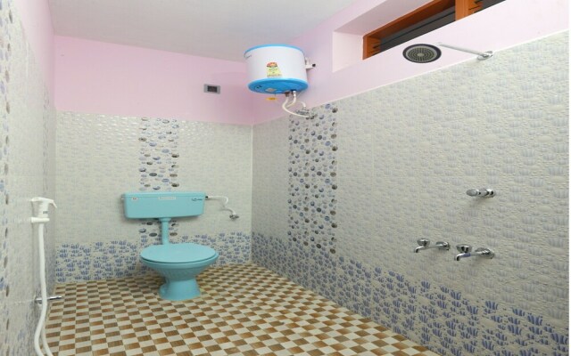 OYO 10910 Home Spacious 4BHK Near Paradise Beach