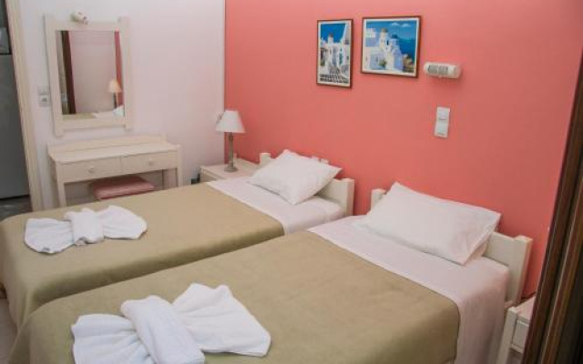 Zorbas Hotel Apartments & Studios