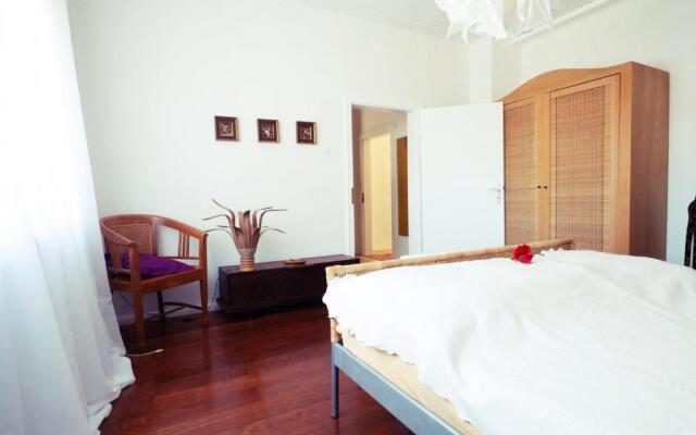 Tektona "Bed & Breakfast"