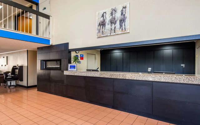 Red Roof Inn & Suites Lexington - Hamburg