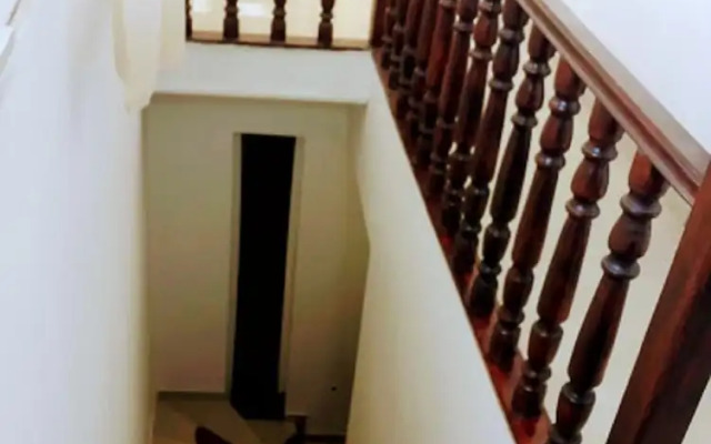 David L Hotel