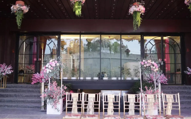 Hotel Majestic Grand By MNG Rooms