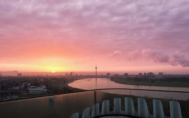 The Zipper Hotel & Apartments