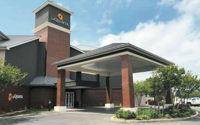 La Quinta Inn & Suites by Wyndham Austin Airport