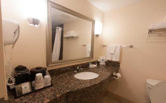 Delta Hotels by Marriott Huntington Mall