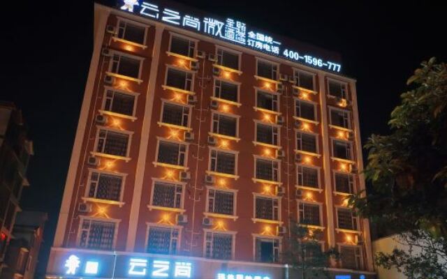 CLOUDS Hotel (Luoping Margaret)