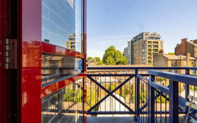 The Shadwell Secret - Contemporary 4bdr House