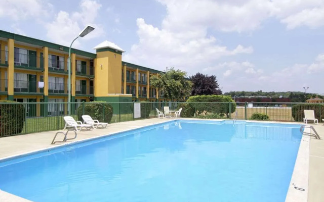 Days Inn Roanoke Civic Center