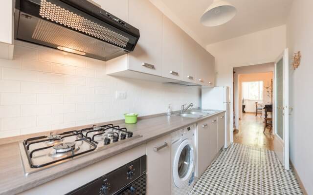 Pitti Cozy Apartment With Terrace