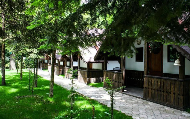 Cornul Vanatorului Bungalows