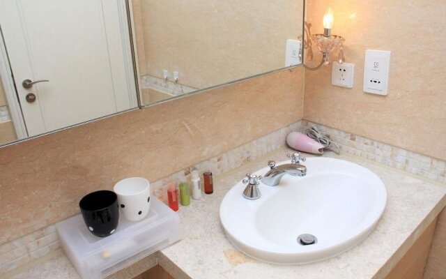 Nanjing ZD Laker Apartment