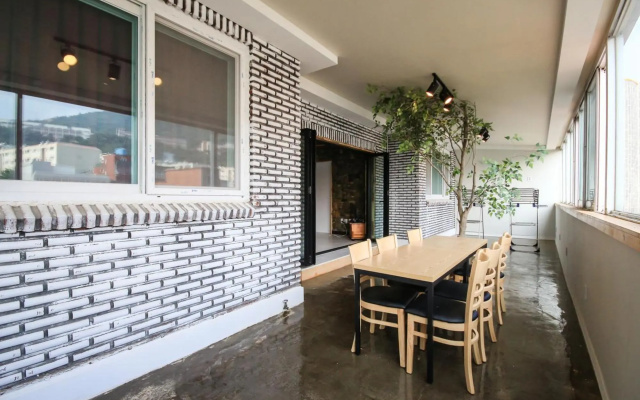 Yeosu Party Motel and Guest House