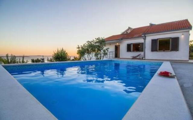 Villa stunning view in quiet area,nudist friendly