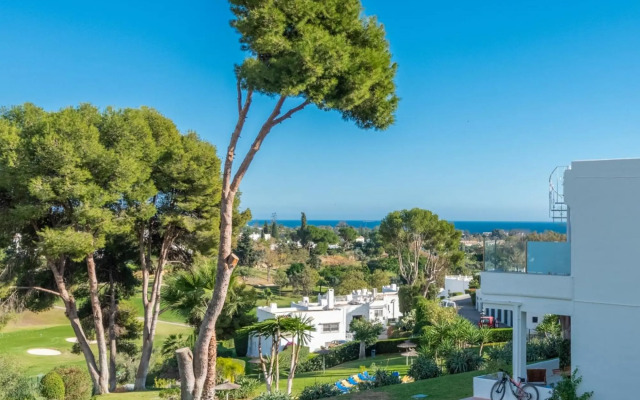 Azahara1 Beautiful apartment frontline golf