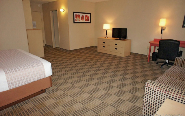 La Quinta inn & Suites Armonk Westchester County Airport