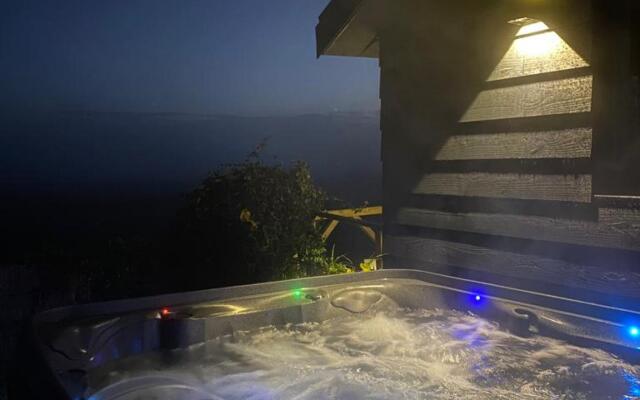 Large fully renovated farmhouse with indoor Swim spa and Sauna