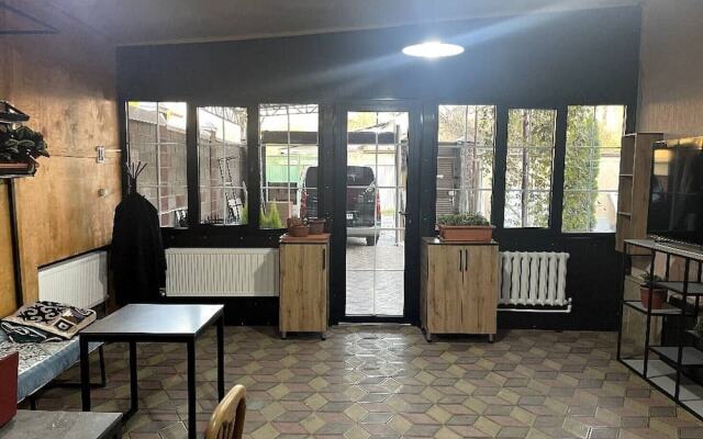 Family Guest House & Hostel