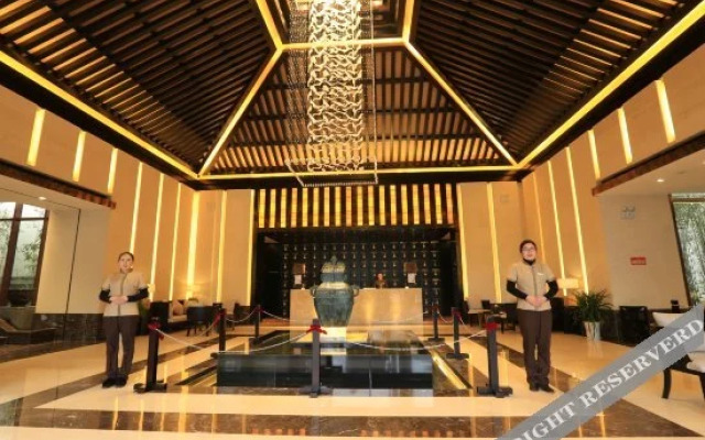 Yihe Funiu Shanju Hot Spring  Hotel