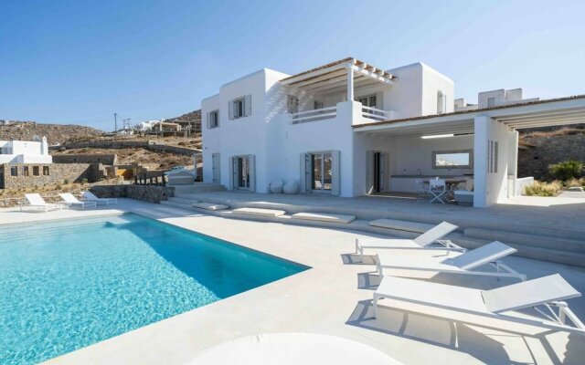 Bright New 6-bed Villa With Pool, Gym, sea Views