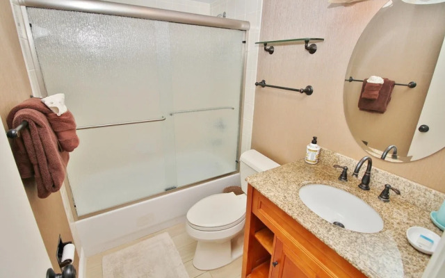 Colony Beach Club 105