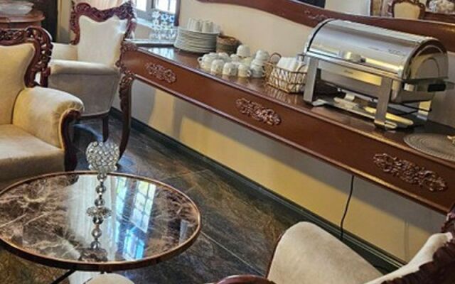 Loost Town Inn Hotel