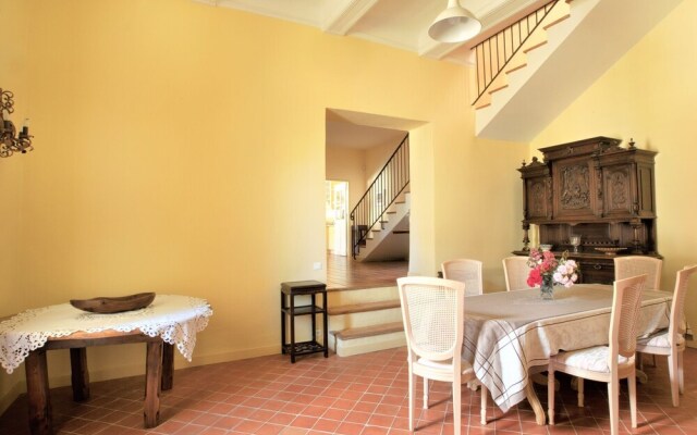 Secluded Holiday Home in Rustrel With Swimming Pool