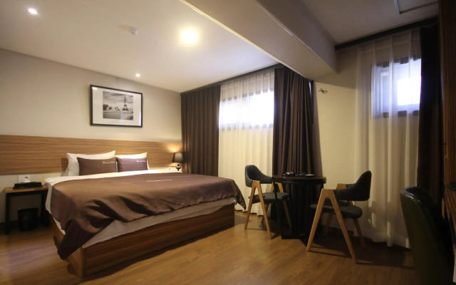 Hotel The May