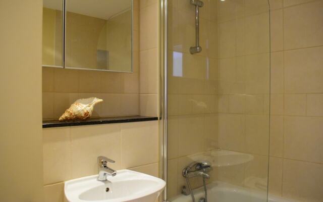 1 Bedroom Flat Near Grand Canal
