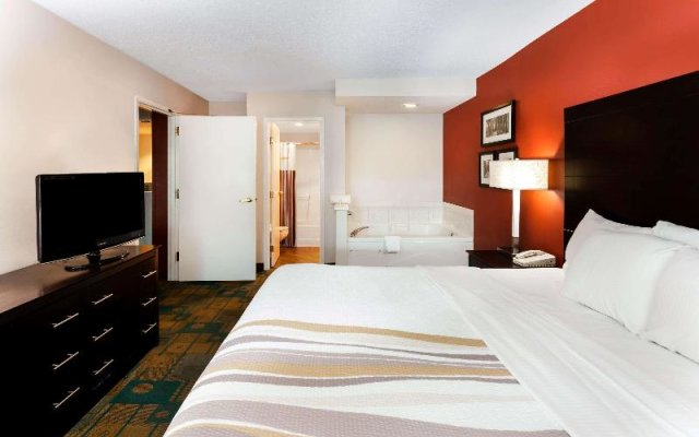La Quinta Inn And Suites Milwaukee Bayshore Area