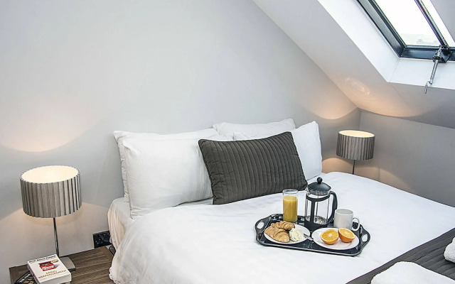 Base Serviced Apartments - Sir Thomas Street