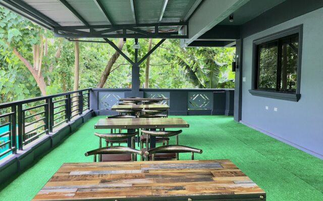 Sailing Inn - Coron