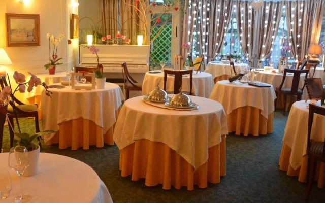 Châteaux Demeures Hôtels     Le Cheval Noir