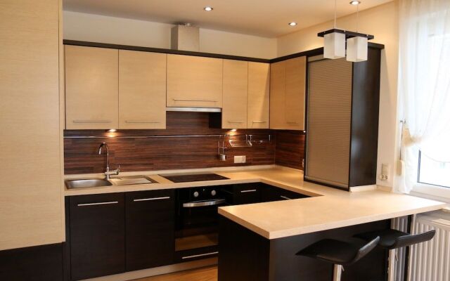 Apartament F&J 12