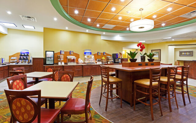 Holiday Inn Express & Suites Greensboro-(I-40 Wendover) by IHG