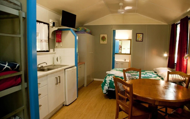 Lake Eacham Tourist Park & Self Contained Cabins