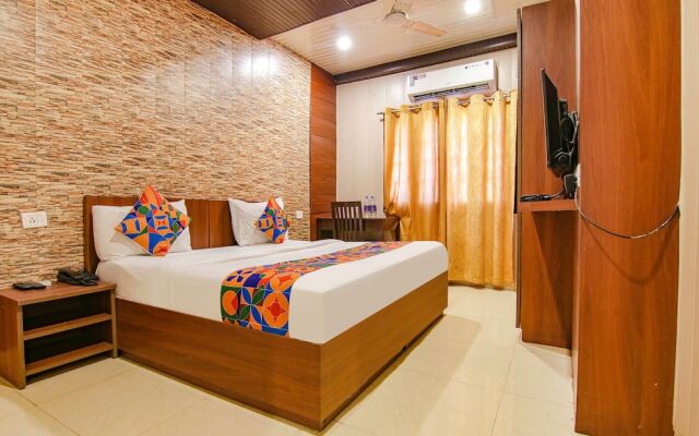 OYO Flagship 111 Canal Road