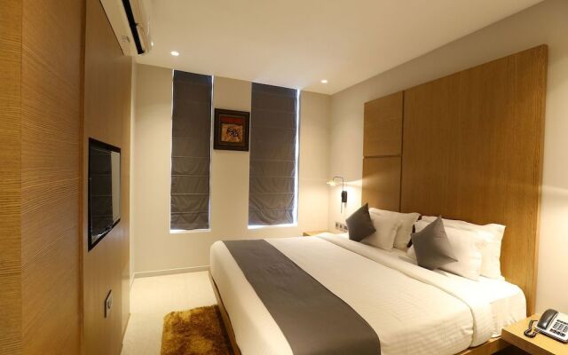 Capital O 18902 The Ornate