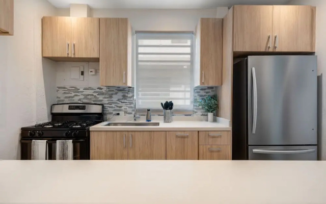 Stylish Apartment Includes Pool Parking in Condado
