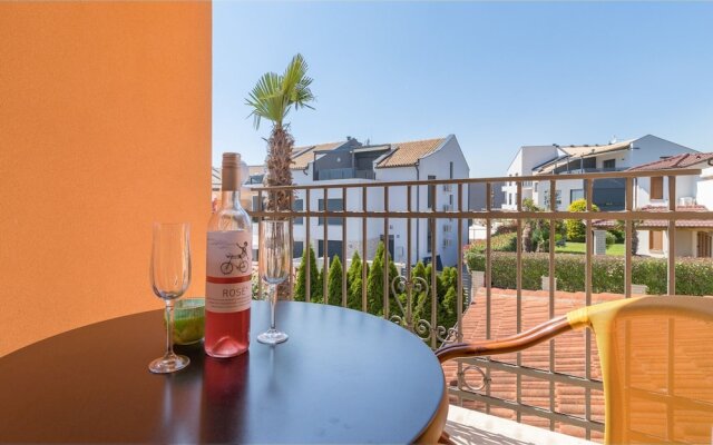 Modern Apartment With Balcony, Garden View in Villa Vizula