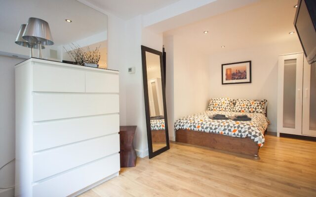 Wonderful studio in Barnsbury Village