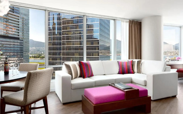 Auberge Vancouver Hotel