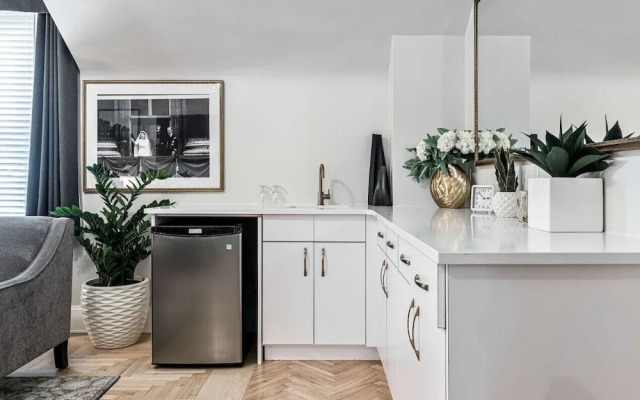 The Inn On Officers Garden