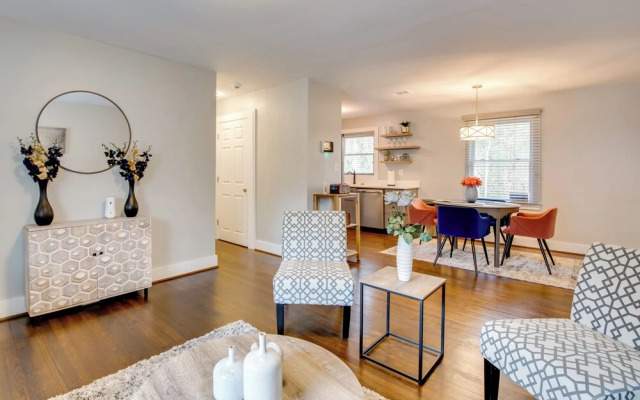 Pet-friendly Home ~ 6 Mi to Downtown Atlanta!
