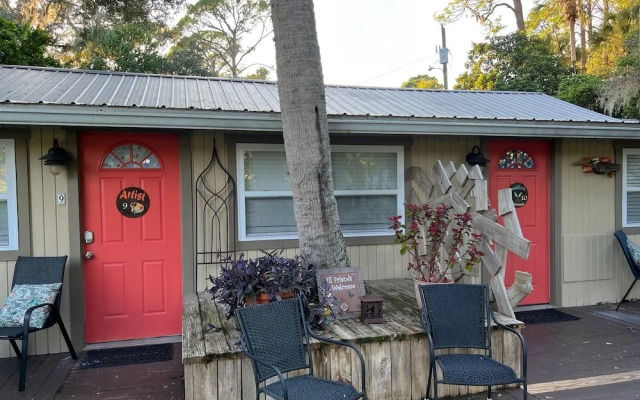 Nature Coast Inn and Cottages